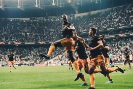 Забьет первый гол и выиграет