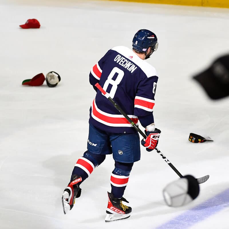 хет трик хоккей. овечкин хет трик фото. александр овечкин старт в нхл 2002.